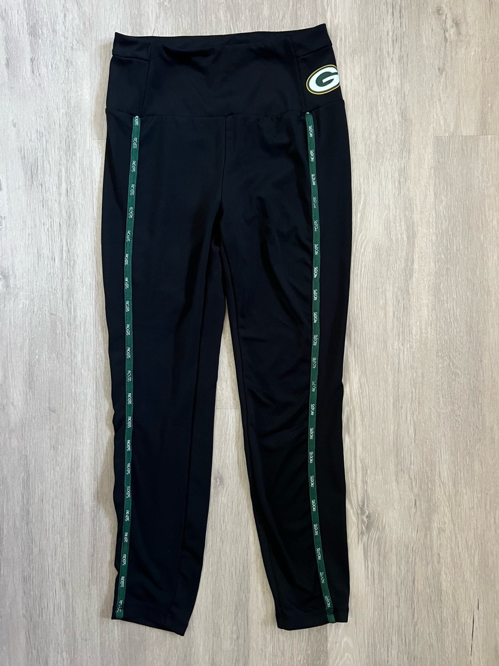 Wear by Erin Andrew’s NFL Green Bay Packers Leggings Black Green Stripe Med